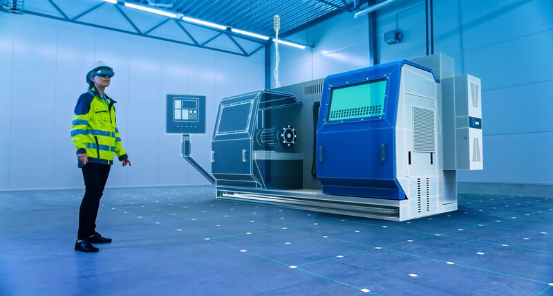 一名戴着虚拟现实头盔的操作人员站在数控机床前